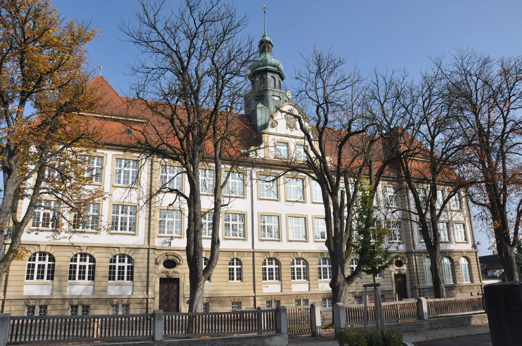 Como o ONLYOFFICE facilita a colaboração para escolas em Donaueschingen